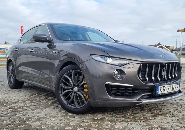 Maserati Levante cena 292999 przebieg: 53000, rok produkcji 2019 z Tarnobrzeg małe 631